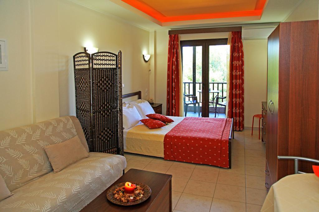 Dionysus Apartments & Suites Ierissos Oda fotoğraf